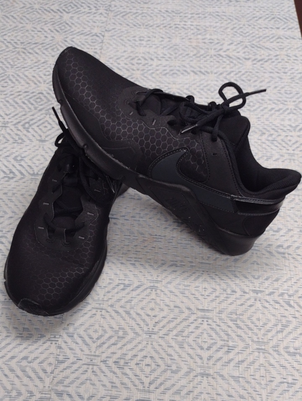 Nike Men's All-Black Athletic Running Sneakers